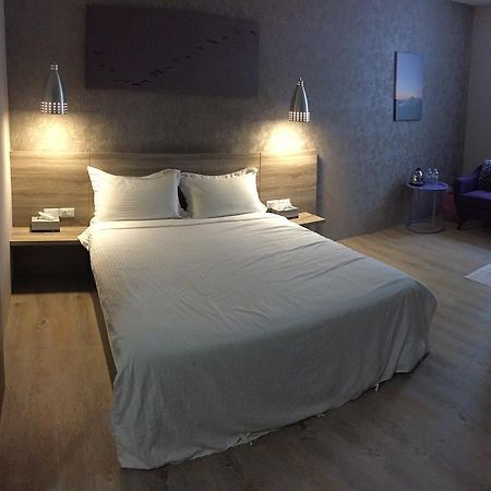 Cozy Cozy Hostel Тайнань Экстерьер фото