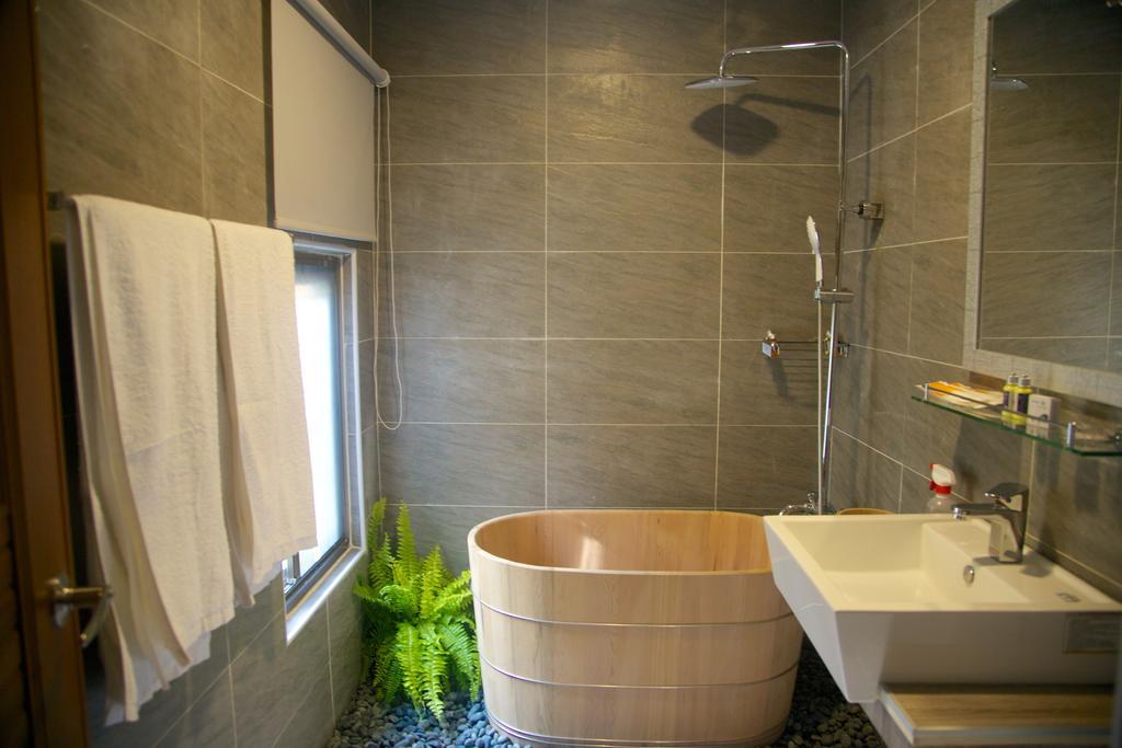 Cozy Cozy Hostel Тайнань Экстерьер фото