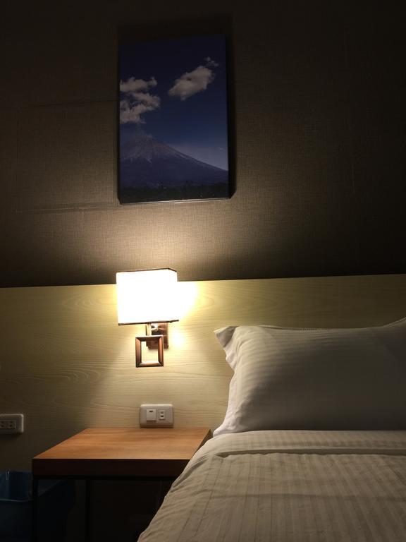 Cozy Cozy Hostel Тайнань Экстерьер фото