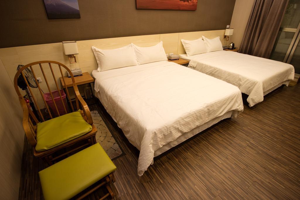 Cozy Cozy Hostel Тайнань Экстерьер фото