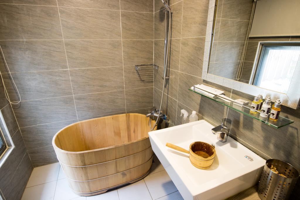 Cozy Cozy Hostel Тайнань Экстерьер фото