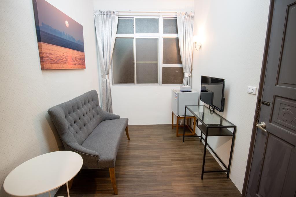 Cozy Cozy Hostel Тайнань Экстерьер фото