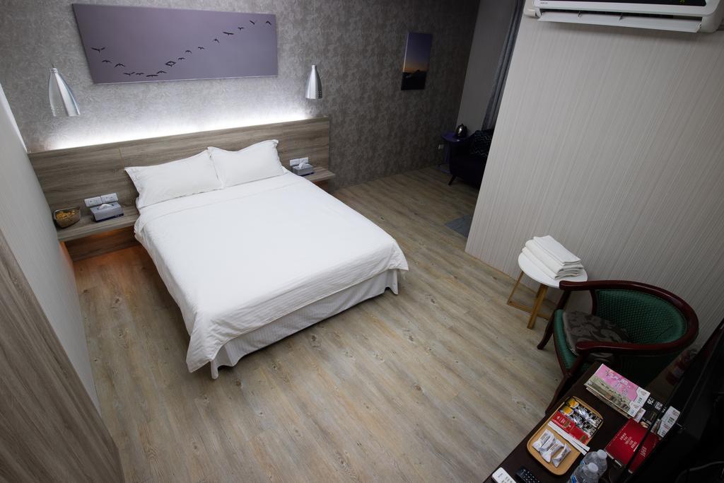 Cozy Cozy Hostel Тайнань Экстерьер фото