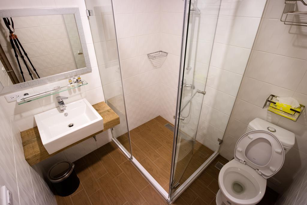Cozy Cozy Hostel Тайнань Экстерьер фото