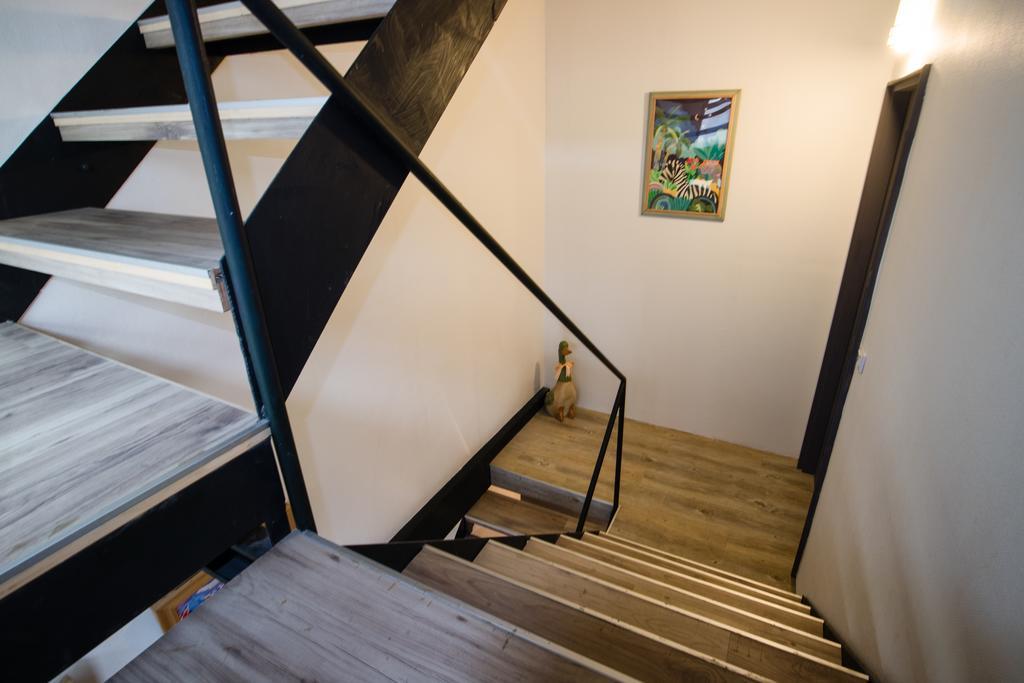 Cozy Cozy Hostel Тайнань Экстерьер фото